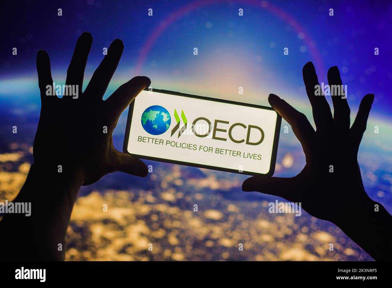 Brésil. 27th septembre 2022. Sur cette photo, le logo de l'Organisation de coopération et de développement économiques (OCDE) apparaît sur un smartphone. Crédit : SOPA Images Limited/Alamy Live News Banque D'Images