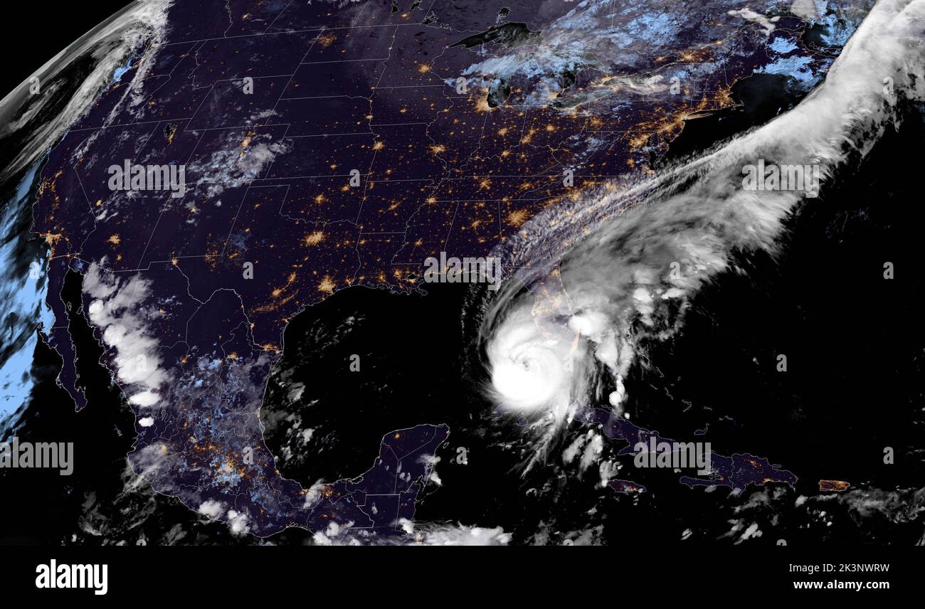 MODIS NOAA, orbite terrestre. 27th septembre 2022. MODIS NOAA, ORBITE TERRESTRE. 27 septembre 2022. Vue de nuit de l'ouragan Ian comme il se rapproche de la côte ouest de la Floride comme il se renforce dans une tempête dangereuse de catégorie 4 alimentée par les eaux chaudes du golfe du Mexique comme vu du satellite GEOS NOAA, 27 septembre 2022 dans l'orbite de la Terre. Crédit : GEOS NOAA/NOAA/Alay Live News Banque D'Images