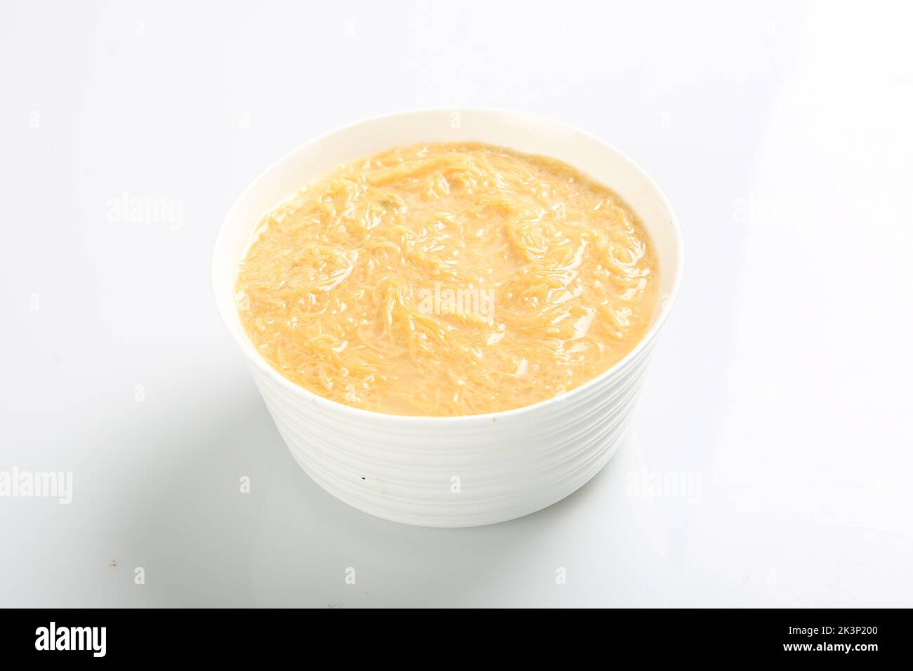Semiya payasam ou shewai ou sewai Khir ou seviyan Kheer est un doux indien fait avec vermicelles, lait, ghee, sucre ou jaggery, raisins secs et noix. Banque D'Images
