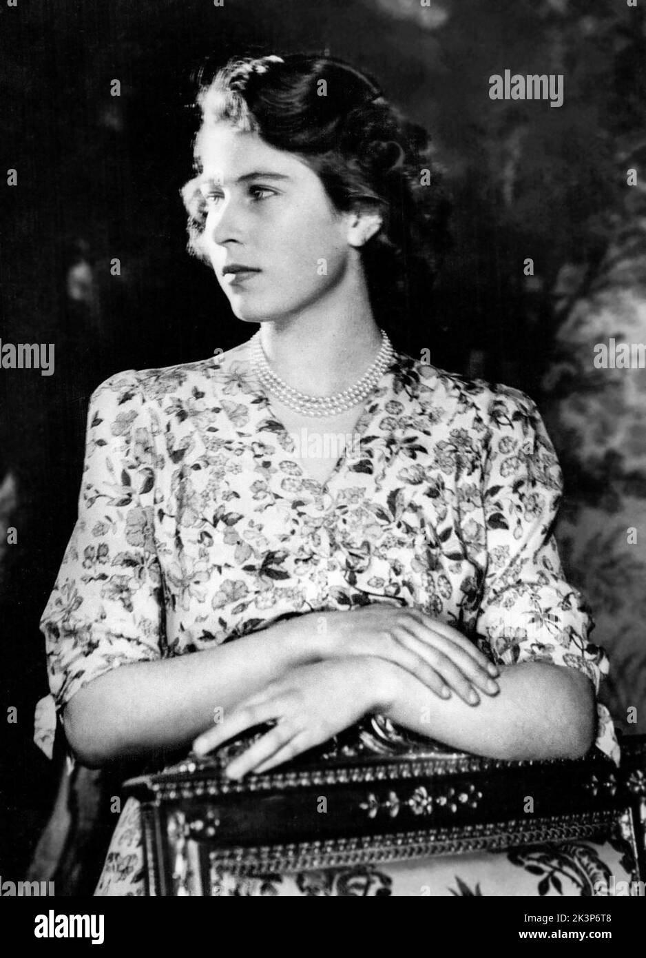 Jeune princesse Elizabeth (plus tard reine Elizabeth II) dans un portrait de studio de 1944 juste avant son anniversaire de 18th. Banque D'Images