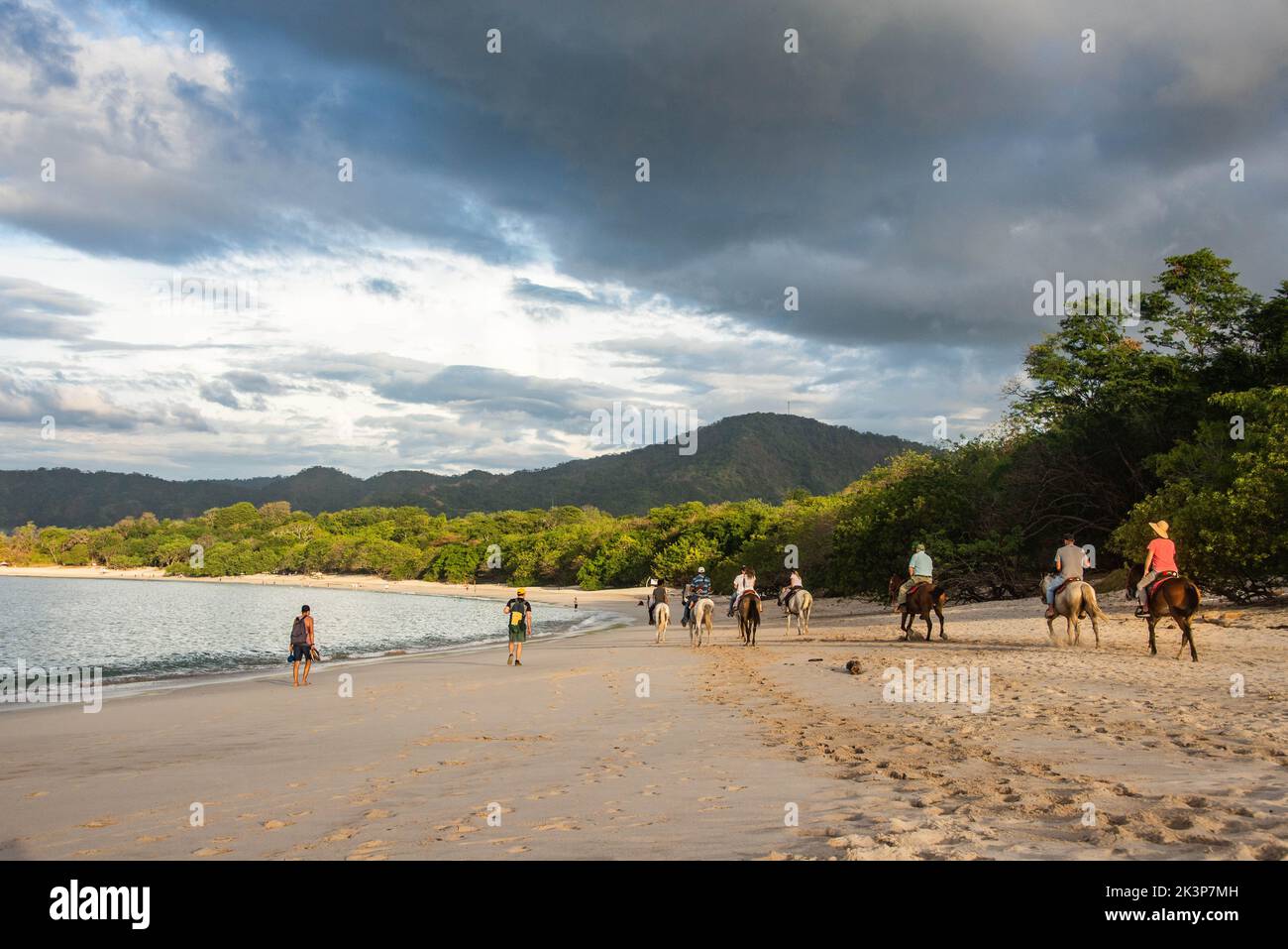 Équitation sur Playa Conchal, Guanacaste, Costa Rica Banque D'Images