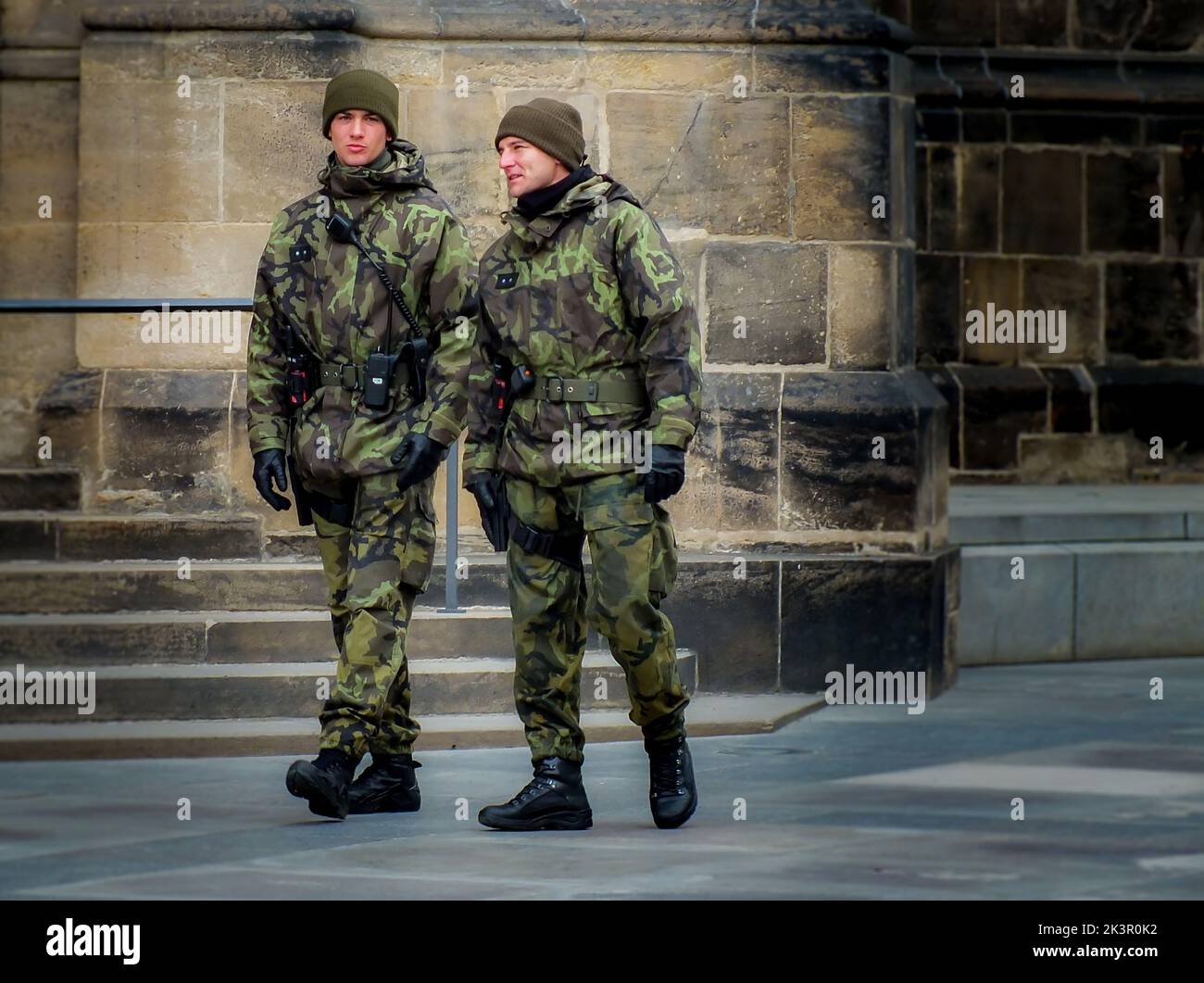 Deux soldats de la République tchèque à leur temps libre Banque D'Images