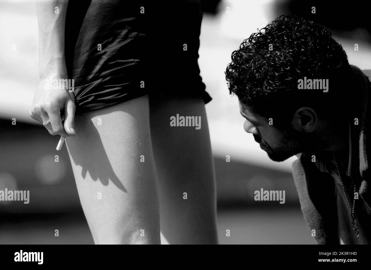 Rie Rasmussen & Jamel Debbouze film: Angel-A (2005) personnages: Angel-A & Andre Directeur: Luc Besson 21 décembre 2005 **AVERTISSEMENT** cette photographie est à usage éditorial exclusif et est le copyright de CANAL+ et/ou le photographe assigné par la Société de film ou de production et ne peut être reproduite que par des publications dans le cadre de la promotion du film ci-dessus. Un crédit obligatoire pour CANAL+ est requis. Le photographe doit également être crédité lorsqu'il est connu. Aucune utilisation commerciale ne peut être accordée sans l'autorisation écrite de la Société du film. Banque D'Images