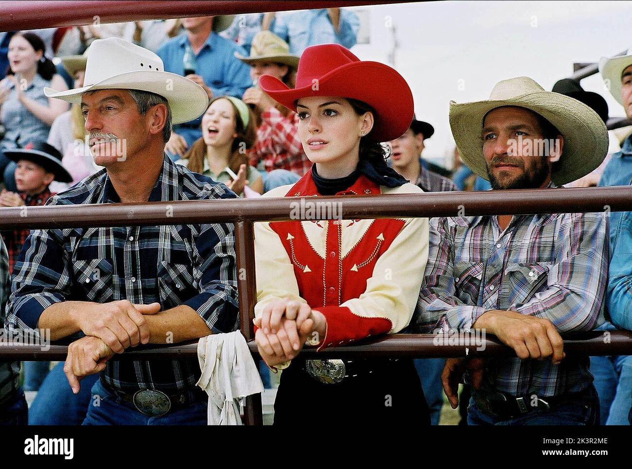 Anne Hathaway film: Brokeback Mountain (USA/CAN 2005) personnages: Lureen Newsome Directeur: ANG Lee 02 septembre 2005 **AVERTISSEMENT** cette photographie est destinée à un usage éditorial exclusif et est protégée par les droits d'auteur des FONCTIONS FOCUS et/ou du photographe attribué par la Société de film ou de production et ne peut être reproduite que par des publications en conjonction avec la promotion du film ci-dessus. Un crédit obligatoire est requis pour LES FONCTIONNALITÉS DE CONCENTRATION. Le photographe doit également être crédité lorsqu'il est connu. Aucune utilisation commerciale ne peut être accordée sans l'autorisation écrite de la Société du film. Banque D'Images