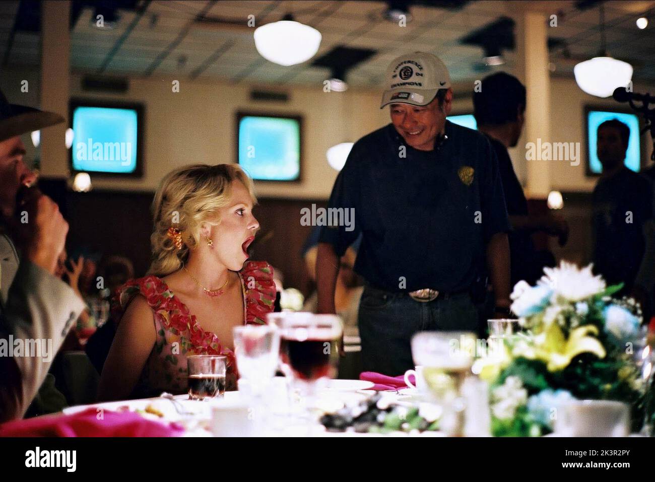 Anna Faris & Ang Lee film: Brokeback Mountain (USA/CAN 2005) personnages: Lashawn Malone & Director: ANG Lee 02 septembre 2005 **AVERTISSEMENT** cette photographie est destinée à un usage éditorial exclusif et est protégée par les droits d'auteur des FONCTIONS FOCUS et/ou du photographe attribué par la Société de film ou de production et ne peut être reproduite que par des publications en conjonction avec la promotion du film ci-dessus. Un crédit obligatoire est requis pour LES FONCTIONNALITÉS DE CONCENTRATION. Le photographe doit également être crédité lorsqu'il est connu. Aucune utilisation commerciale ne peut être accordée sans l'autorisation écrite de la Société du film. Banque D'Images