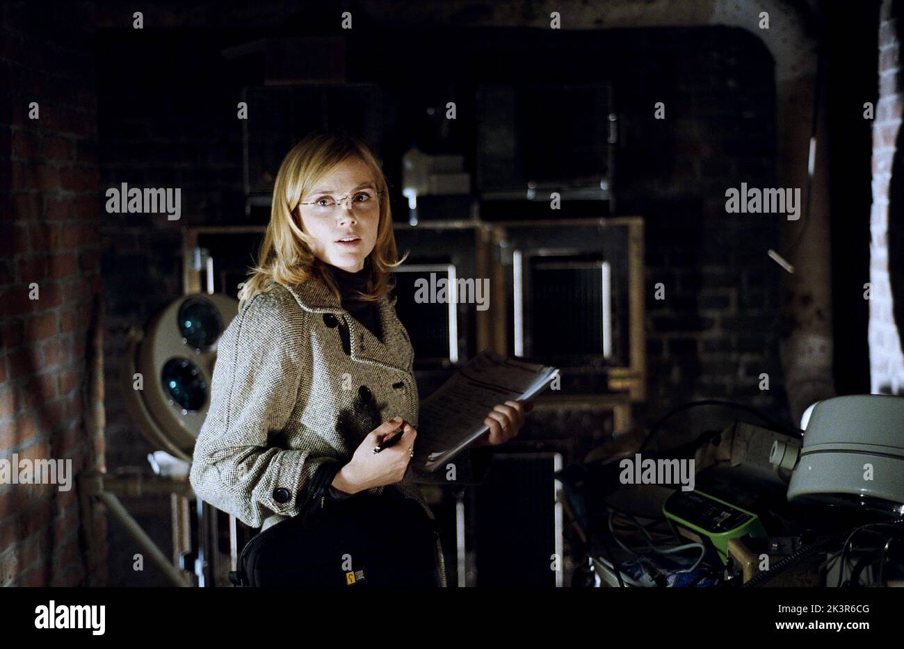 Isabelle Carre film: Dans ses mains; entre ses mains (2005) personnages: Claire Gauthier Directeur: Anne Fontaine 11 septembre 2005 **AVERTISSEMENT** cette photographie est à usage éditorial exclusif et est le droit d'auteur de PATHE et/ou du photographe assigné par la Société de film ou de production et ne peut être reproduite que par des publications dans le cadre de la promotion du film ci-dessus. Un crédit obligatoire pour le PATHE est requis. Le photographe doit également être crédité lorsqu'il est connu. Aucune utilisation commerciale ne peut être accordée sans l'autorisation écrite de la Société du film. Banque D'Images