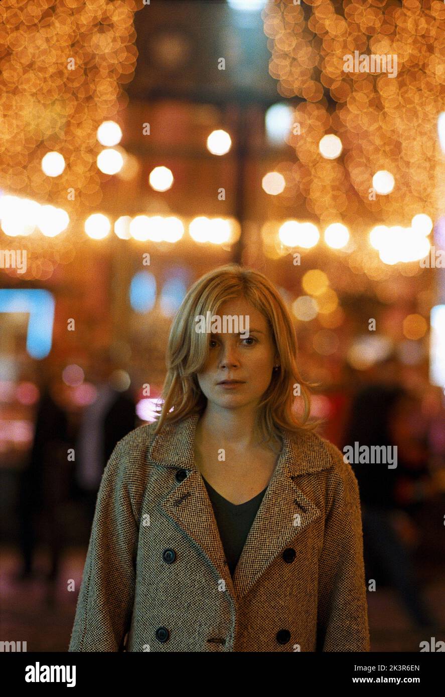 Isabelle Carre film: Dans ses mains; entre ses mains (2005) personnages: Claire Gauthier Directeur: Anne Fontaine 11 septembre 2005 **AVERTISSEMENT** cette photographie est à usage éditorial exclusif et est le droit d'auteur de PATHE et/ou du photographe assigné par la Société de film ou de production et ne peut être reproduite que par des publications dans le cadre de la promotion du film ci-dessus. Un crédit obligatoire pour le PATHE est requis. Le photographe doit également être crédité lorsqu'il est connu. Aucune utilisation commerciale ne peut être accordée sans l'autorisation écrite de la Société du film. Banque D'Images