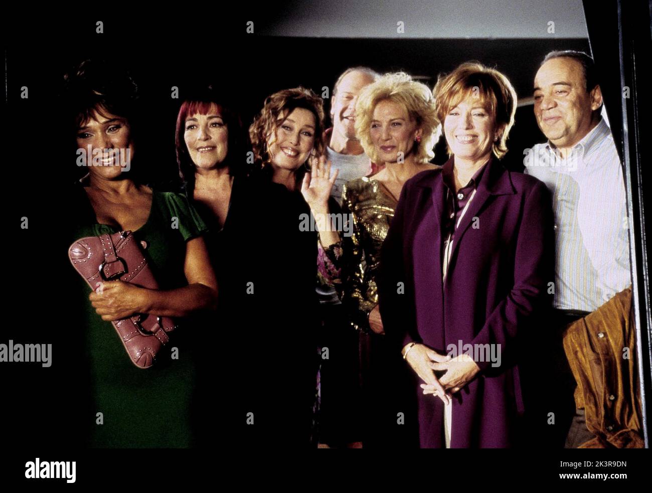 Bettiana Blum, Carmen Maura, Veronica Forque, Lluis Homar, Marisa Paredes & Mercedes Sampietro film: Reinas; Queens (2005) personnages: ,Magda,,,Reyes & Helena Director: Manuel Gomez Pereira 08 avril 2005 **AVERTISSEMENT** cette photographie est destinée à un usage éditorial exclusif et est le copyright de REGENT LIBÉRANT et/ou le photographe assigné par la Société de film ou de production et ne peut être reproduite que par des publications en conjonction avec la promotion du film ci-dessus. Un crédit obligatoire pour LA LIBÉRATION DE REGENT est requis. Le photographe doit également être crédité lorsqu'il est connu. Aucune utilisation commerciale ne peut être accordée Banque D'Images