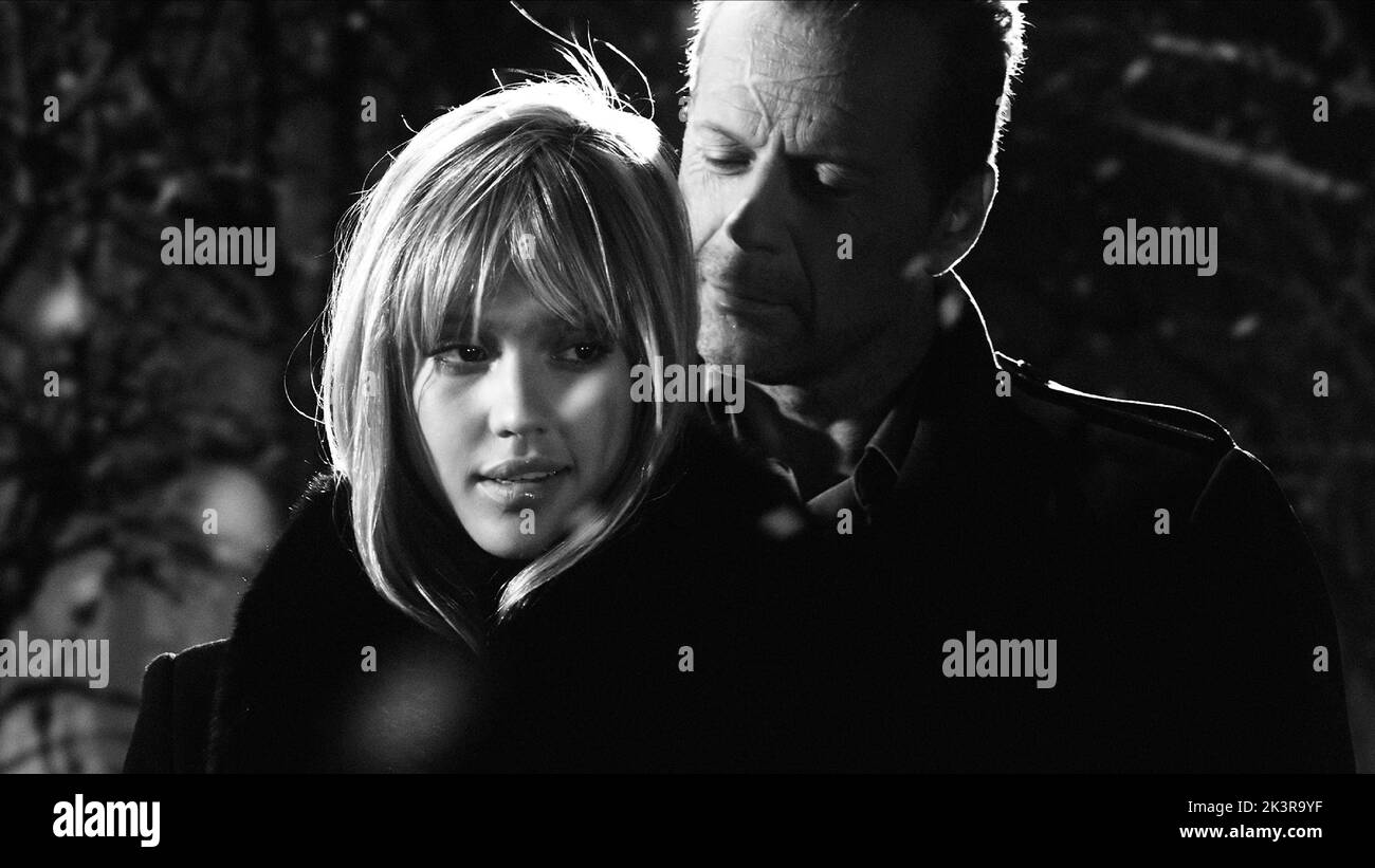 Jessica Alba & Bruce Willis film: Sin City (USA 1005) personnages: Nancy Callahan & Hartigan Regie: Frank Miller, Robert Rodriguez & Quentin Tarantino, Directeur: Miller, Rodriguez, Tarantino 28 mars 2005 **AVERTISSEMENT** cette photographie est destinée à un usage éditorial exclusif et est protégée par les droits d'auteur des FILMS DE DIMENSION et/ou du photographe attribué par la Société du film ou de la production et ne peut être reproduite que par des publications dans le cadre de la promotion du film ci-dessus. Un crédit obligatoire pour LES FILMS DIMENSION est requis. Le photographe doit également être crédité lorsqu'il est connu. Aucune utilisation commerciale ne peut être accordée Banque D'Images