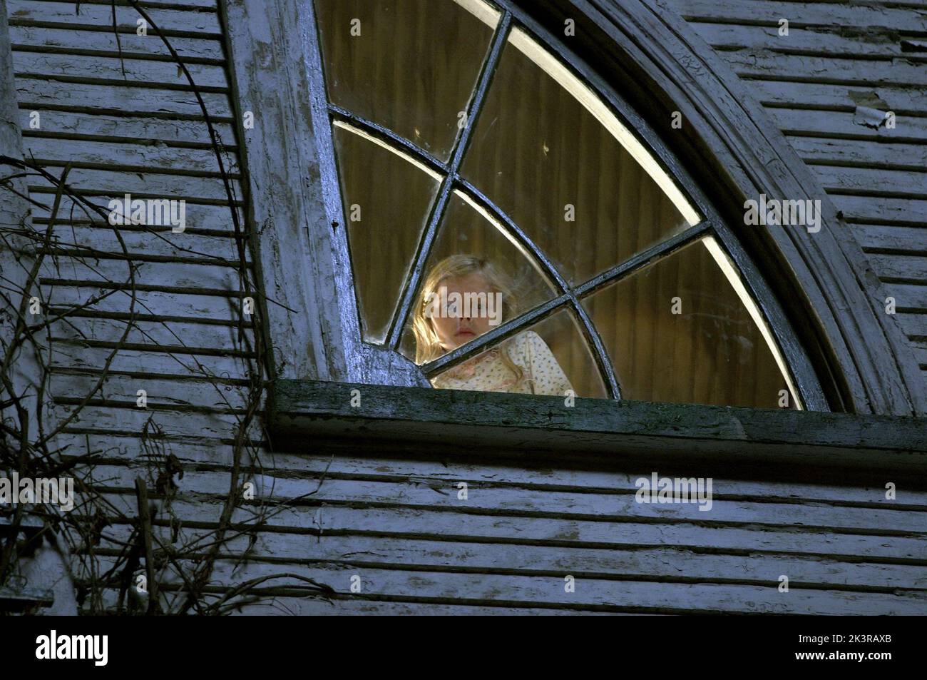 Film Chloe Moretz: The Amityville Horror (2005) personnages: Chelsea Lutz Directeur: Andrew Douglas 15 avril 2005 **AVERTISSEMENT** cette photographie est à usage éditorial exclusif et est le droit d'auteur de MGM et/ou du photographe attribué par la Société de film ou de production et ne peut être reproduite que par des publications en conjonction avec la promotion du film ci-dessus. Un crédit obligatoire pour MGM est requis. Le photographe doit également être crédité lorsqu'il est connu. Aucune utilisation commerciale ne peut être accordée sans l'autorisation écrite de la Société du film. Banque D'Images