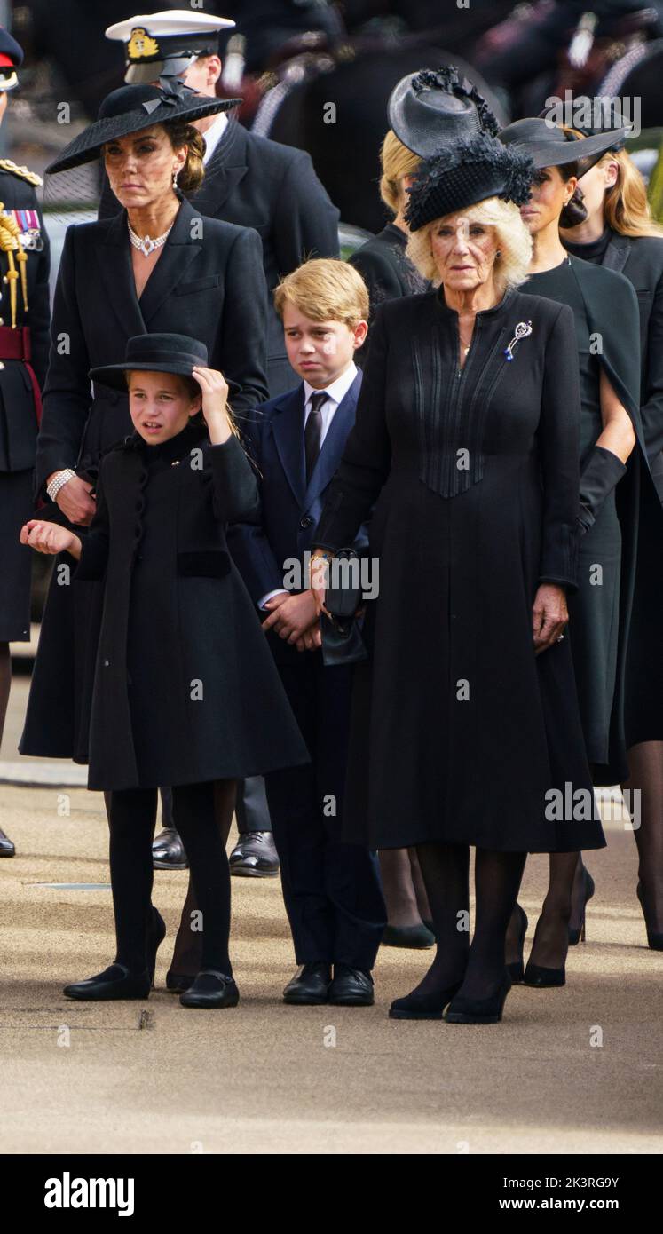 LONDRES - SEPTEMBRE 19 : Catherine, princesse de Galles, princesse Charlotte, Prince George, Camilla, Queen Consort, Meghan, duchesse de Sussex au funéraire d'État de la reine Elizabeth II sur 19 septembre 2022. Photo: David Levenson/Alay Banque D'Images