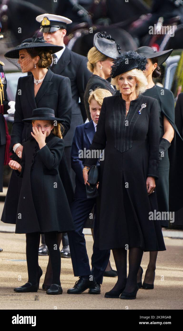 LONDRES - SEPTEMBRE 19 : Catherine, princesse de Galles, princesse Charlotte, Prince George, Camilla, Queen Consort, Meghan, duchesse de Sussex au funéraire d'État de la reine Elizabeth II sur 19 septembre 2022. Photo: David Levenson/Alay Banque D'Images