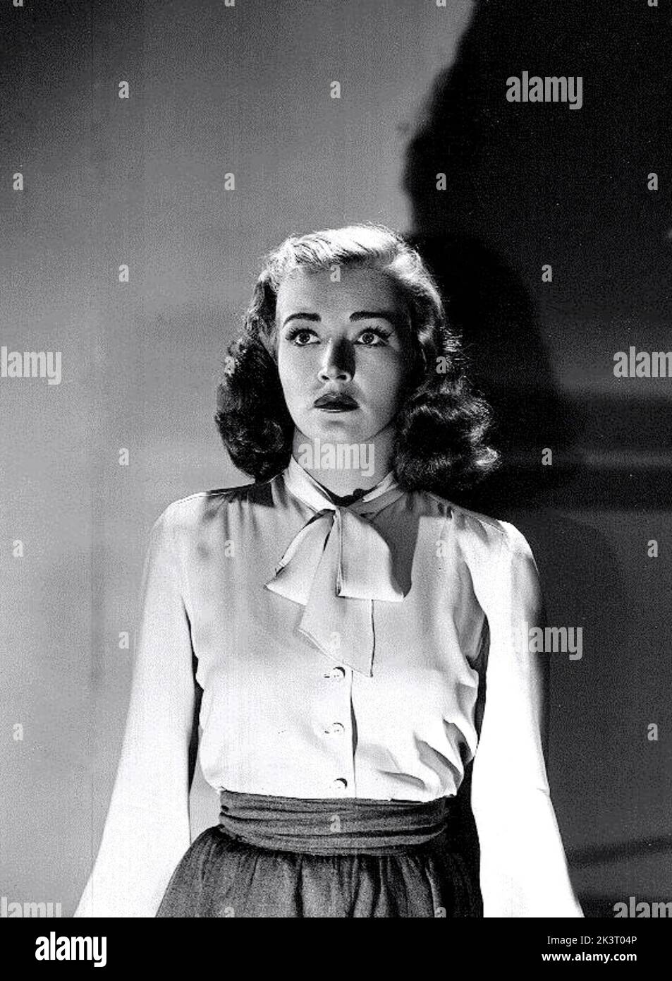 NINA FOCH (1924-2008) actrice américaine dans une publicité encore pour son film de 1947 Johnny O;Clock Banque D'Images