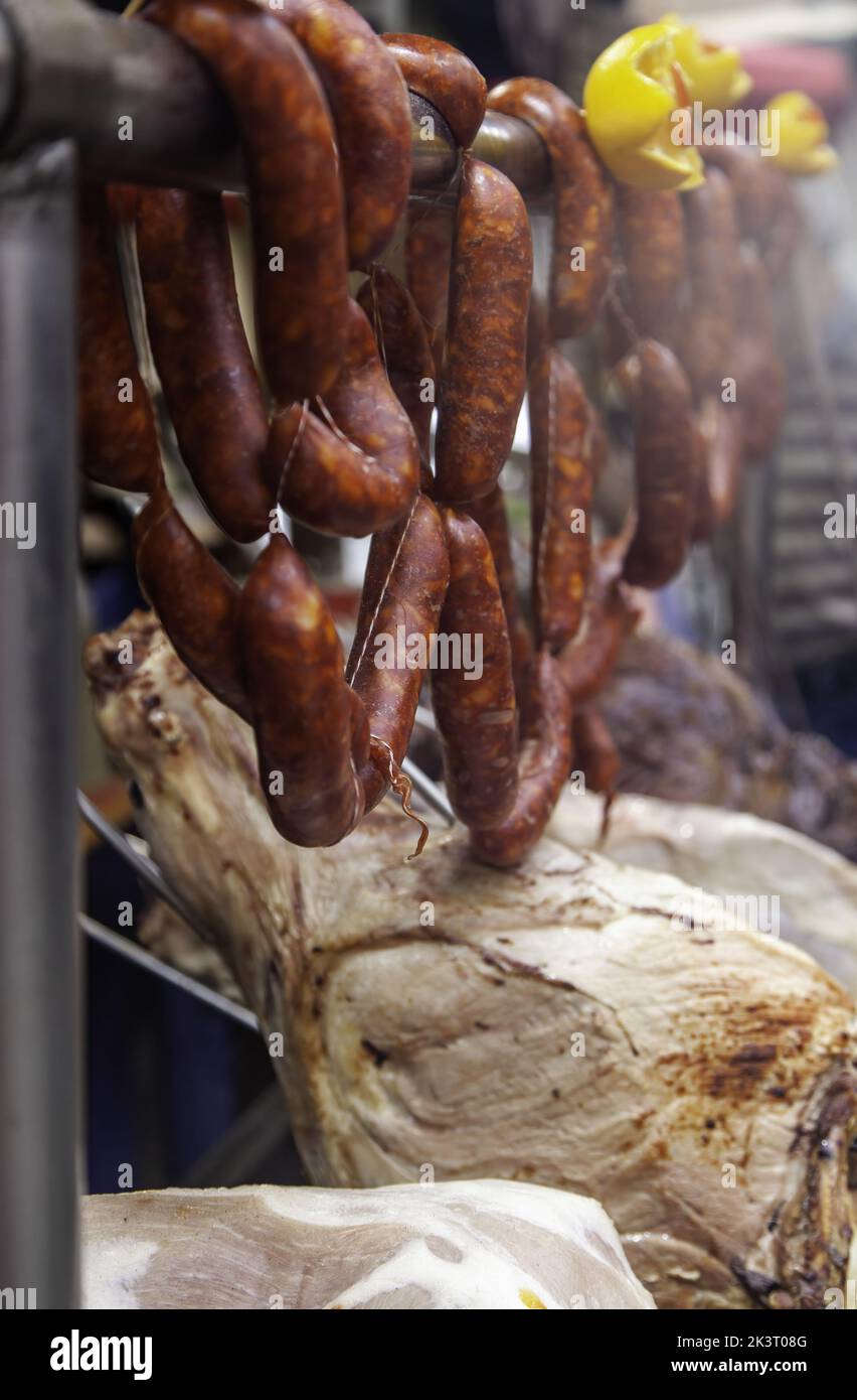 Détail de saucisse de porc artisanale, nourriture grasse Banque D'Images