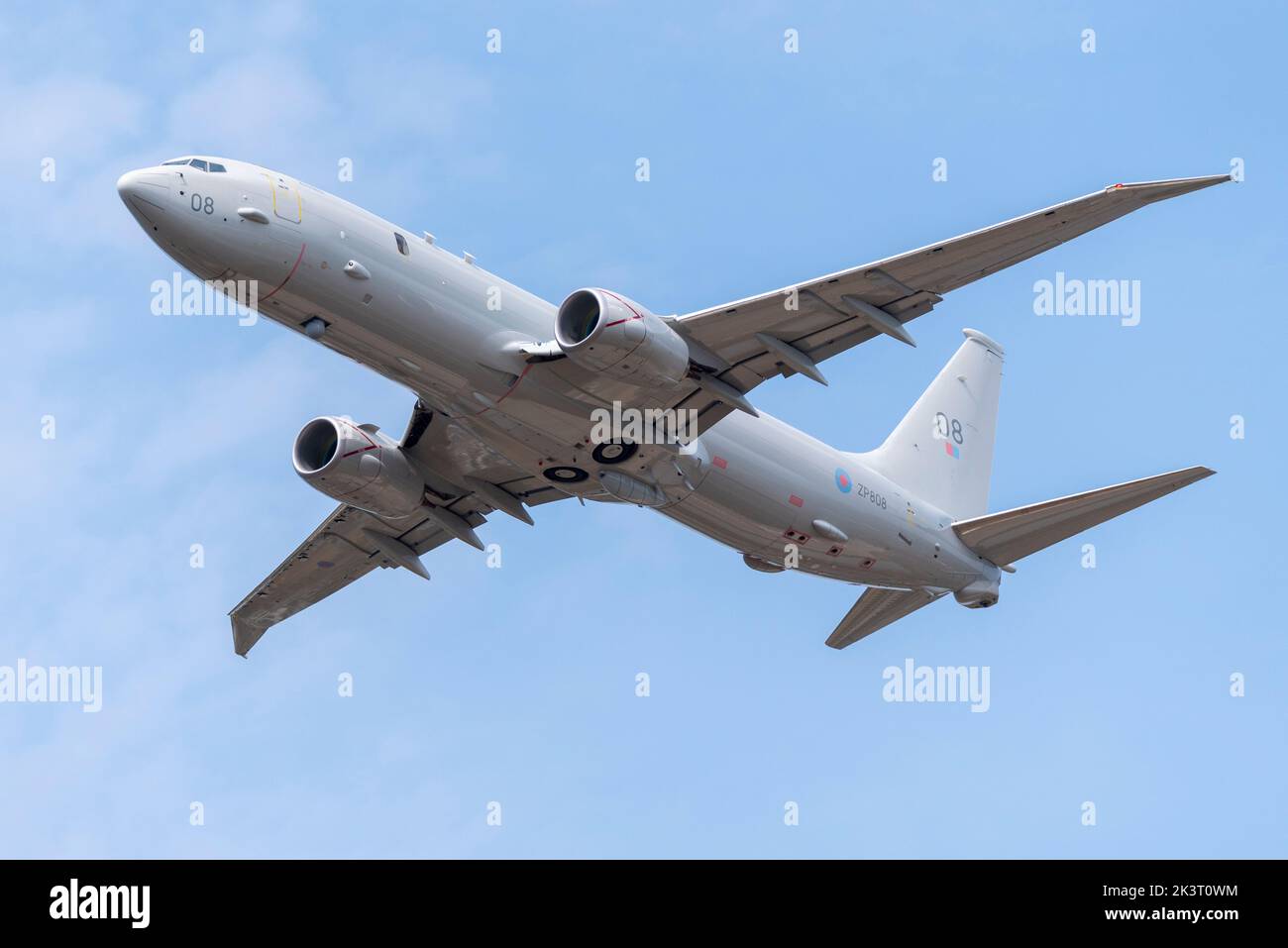 RAF Boeing P-8A Poseidon MRA1 avion militaire anti-navire et anti-sous-marin de guerre volant au salon international de Farnborough 2022 Banque D'Images