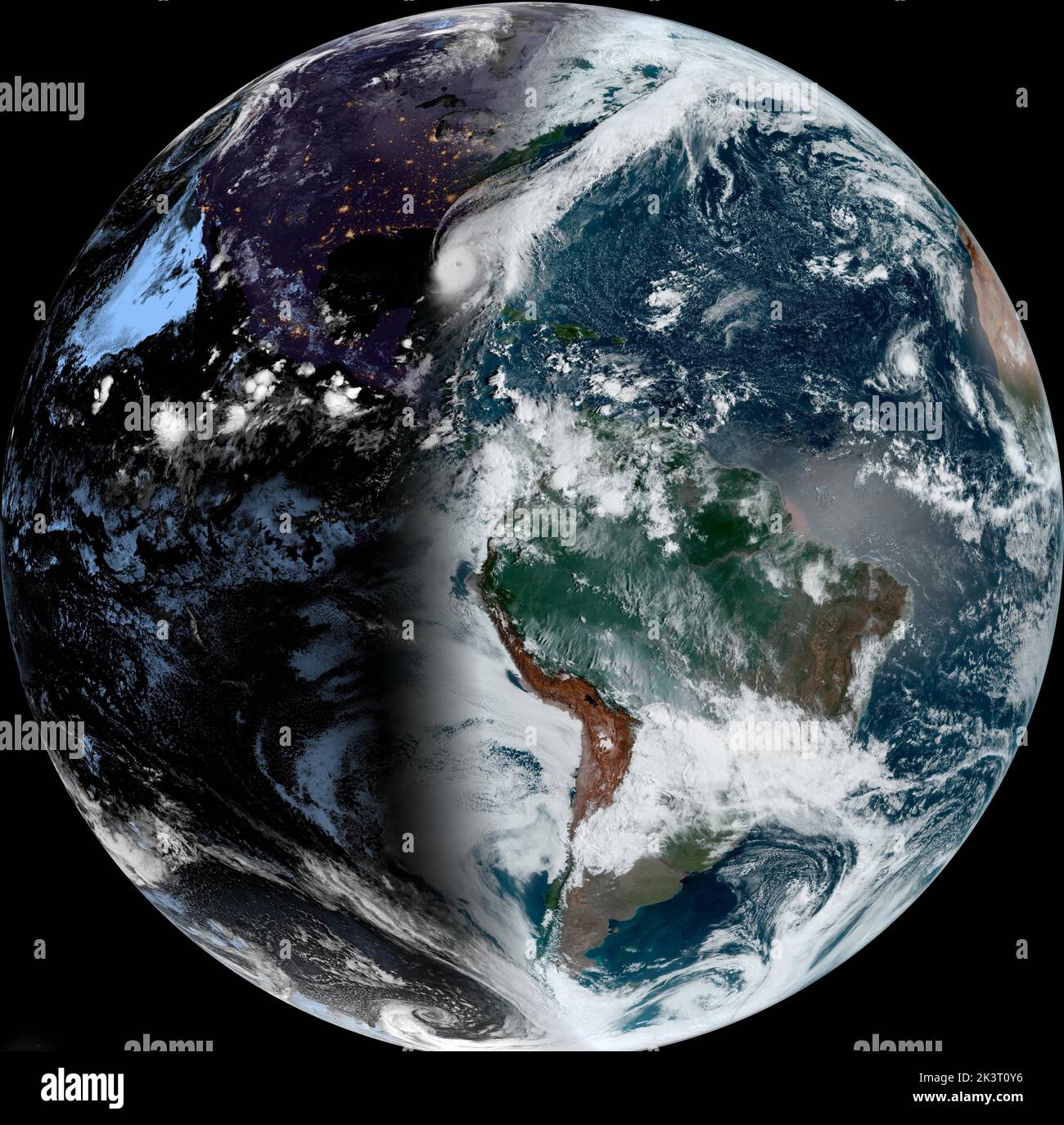 MODIS NOAA, orbite terrestre. 28th septembre 2022. MODIS NOAA, ORBITE TERRESTRE. 28 septembre 2022. Vue complète de la Terre comme première lumière frappe l'est des États-Unis montrant l'ouragan Ian comme il se rapproche de la côte ouest de la Floride comme une tempête dangereuse de catégorie 4 alimentée par les eaux chaudes du golfe du Mexique comme vu du satellite GEOS NOAA, 28 septembre, 2022 dans Earth Orbit. Crédit : GEOS NOAA/NOAA/Alay Live News Banque D'Images