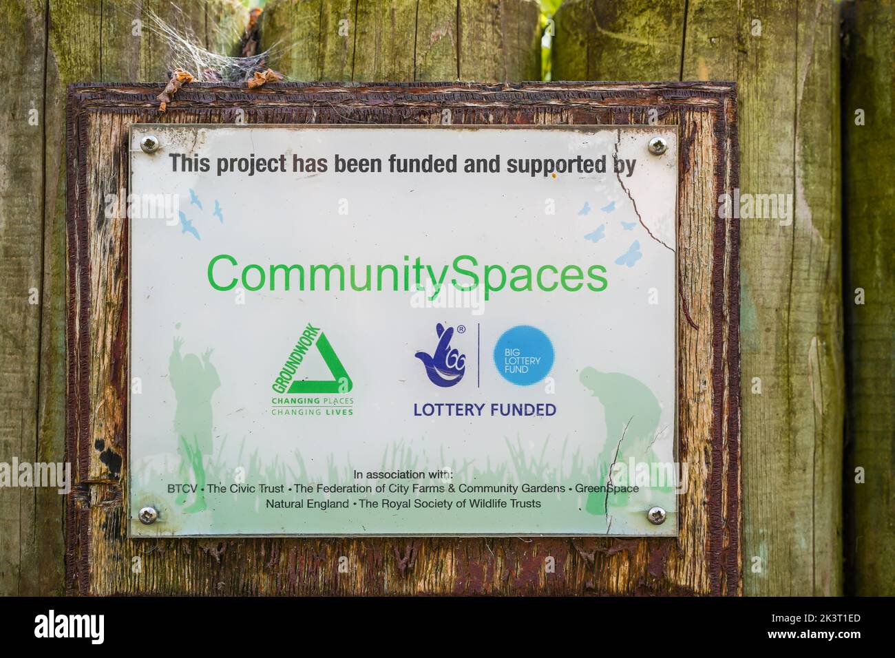 Espace communautaire affiche de jardin, financé par loterie. Banque D'Images