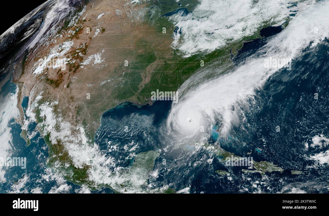 MODIS NOAA, orbite terrestre. 28th septembre 2022. MODIS NOAA, ORBITE TERRESTRE. 28 septembre 2022. Vue de la fin de la matinée de l'ouragan Ian qui se rapproche de la région de Port Charlotte sur la côte ouest de la Floride comme une tempête dangereuse de catégorie 4, vue du satellite GEOS NOAA, 28 septembre 2022 dans l'orbite terrestre. Crédit : GEOS NOAA/NOAA/Alay Live News Banque D'Images