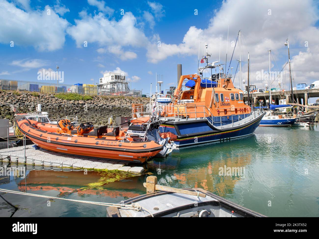 Les bateaux de sauvetage du port de Newlyn à Cornwall, au Royaume-Uni Banque D'Images