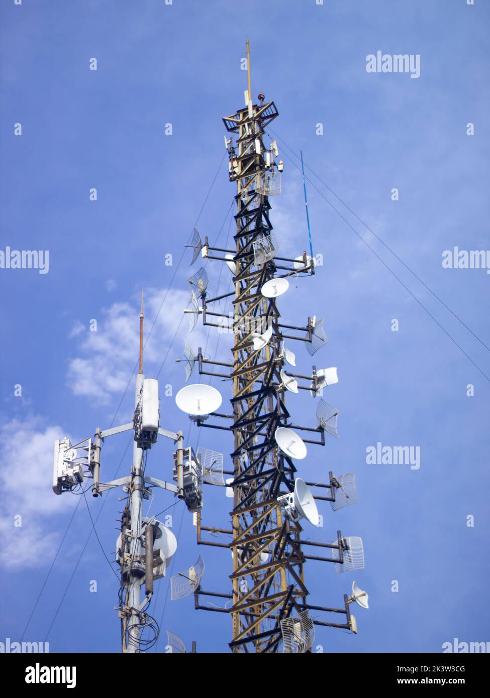 Tour de signal, radio et Wi-Fi du réseau cellulaire Banque D'Images