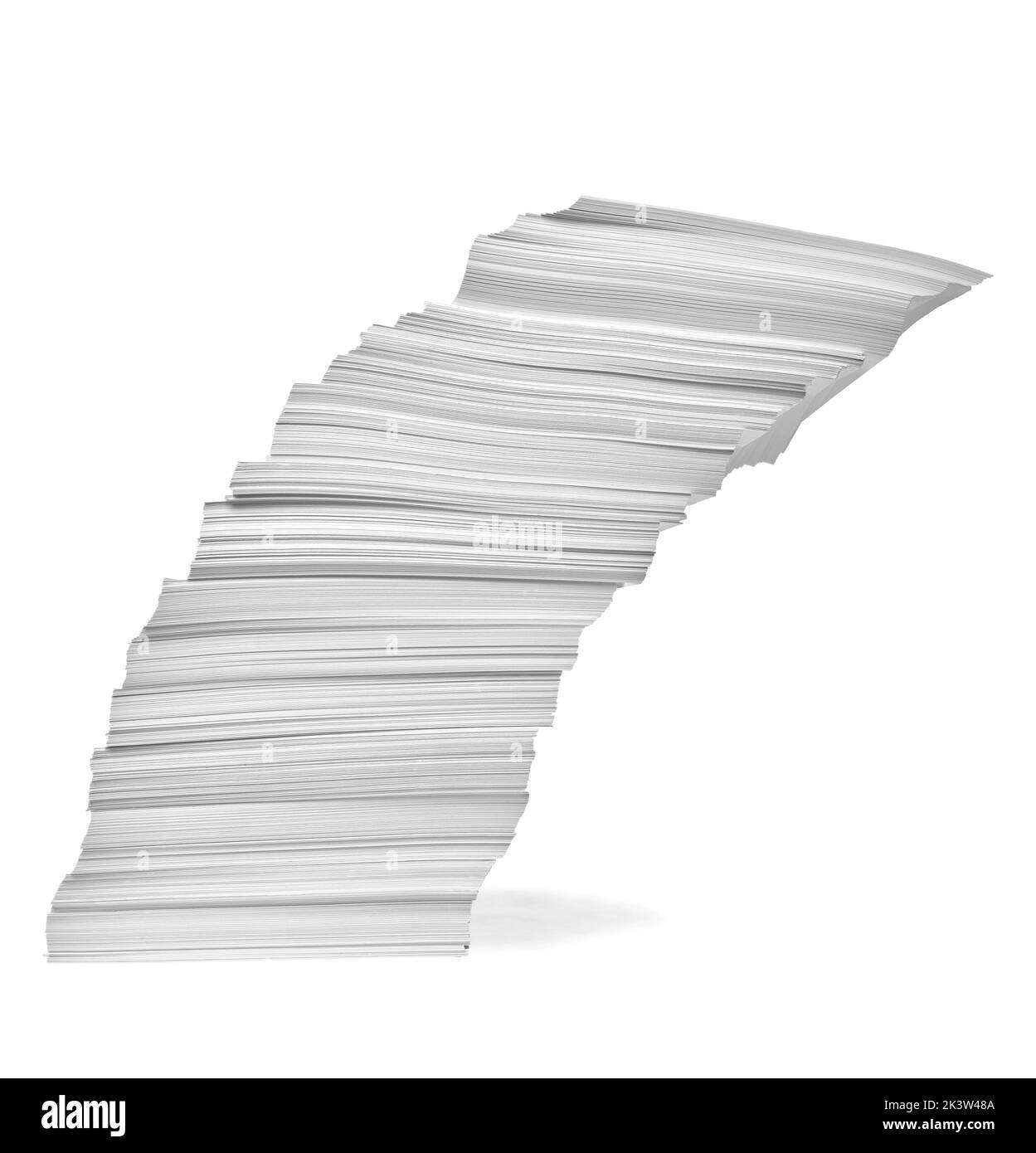 gros plan d'une pile de papier sur fond blanc Banque D'Images gros plan d'une pile de papier sur fond blanc Banque D'Images