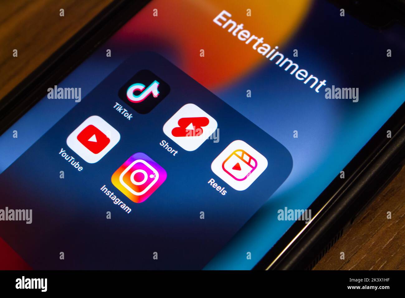 Vancouver, CANADA - 27 2022 septembre : icônes TikTok, YouTube Short et Instagram Reels sur un iPhone. Concept d'application vidéo courte sur les réseaux sociaux Banque D'Images