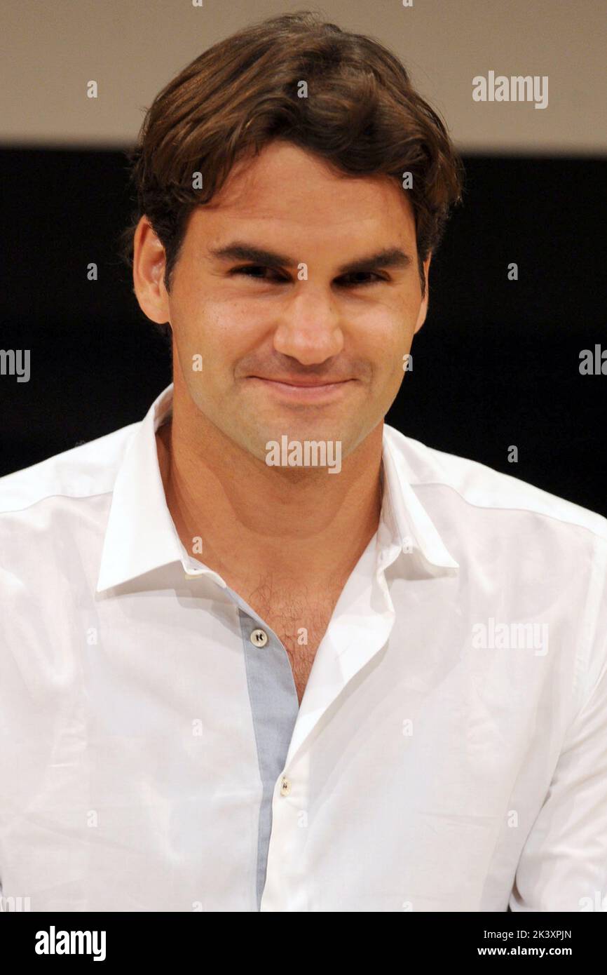 NEW YORK - AOÛT 27 : Roger Federer commence contre le joker américain Devin Britton, un homme de 18 ans qui a remporté le championnat de singles N.C.A.A. en mai. Serena Williams s'ouvre contre l'américain Alexa Glock.on 27 août 2009 à New York personnes: Roger Federer transmission Ref: MNC1 doit appeler si intéressé Michael Storms Storms Media Group Inc. 305-632-3400 - Cell 305-513-5783 - Fax MikeStorm@aol.com Banque D'Images