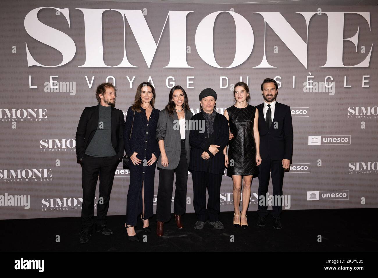 Mathieu Spinosi, Elsa Zylberstein, Elodie Bouchez, Olivier Dahan, Rebecca Marder et Antoine Gouy assistent à la première Simone, le Voyage du Siecle à l'UNESCO sur 28 septembre 2022 à Paris, France. Photo de David Niviere/ABACAPRESS.COM Banque D'Images