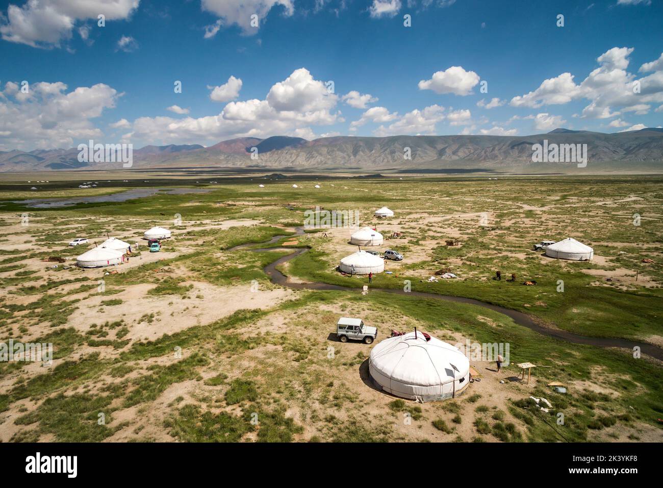 Vue aérienne des yourtes traditionnels en Mongolie occidentale. Banque D'Images