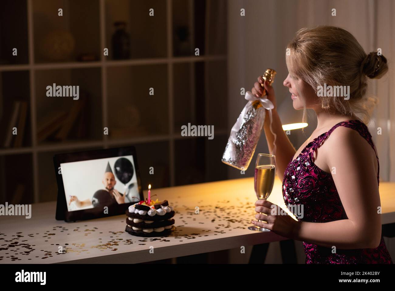 Fête d'anniversaire. Message d'accueil en ligne. Amis virtuels. Bonne ...