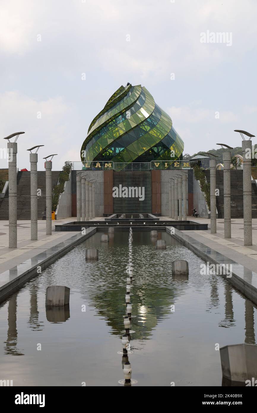L'architecture de Bud fleuri d'artichaut, située sur la place Lam Vien, est l'un des points forts de Dalat, fréquemment visité par les vacanciers. Banque D'Images