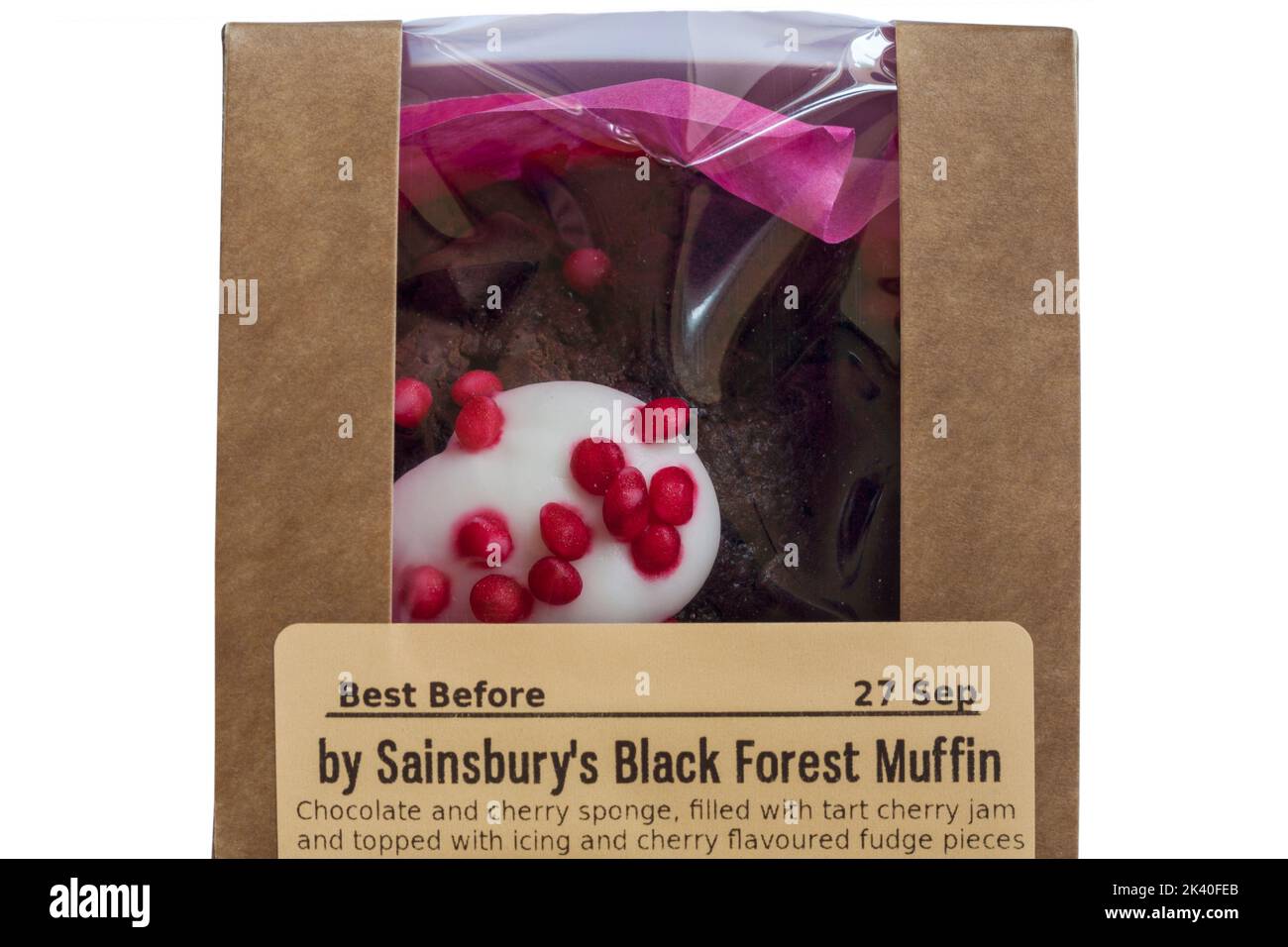 Black Forest Muffin by Sainsbury's from Sainsbury's boulangerie en magasin dans une boîte sur fond blanc Banque D'Images
