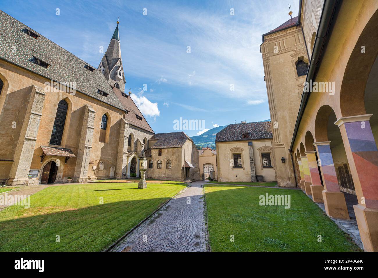 Cloître dans le Duomo de Bressanone. Province de Bolzano, Trentin-Haut-Adige, Italie. Banque D'Images