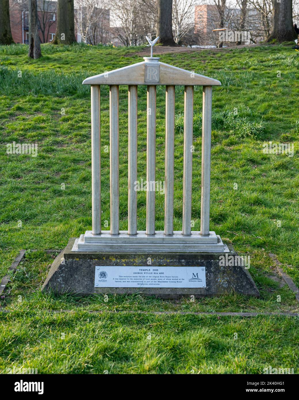 Temple 2000 George Wyllie RSA MBE cette sculpture marque le site de l'usine Rolls Royce originale. Il a été inspiré par les souvenirs des habitants de la région, Banque D'Images Temple 2000 George Wyllie RSA MBE cette sculpture marque le site de l'usine Rolls Royce originale. Il a été inspiré par les souvenirs des habitants de la région, Banque D'Images