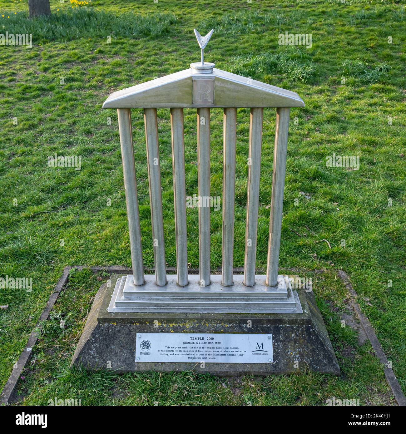 Temple 2000 George Wyllie RSA MBE cette sculpture marque le site de l'usine Rolls Royce originale. Il a été inspiré par les souvenirs des habitants de la région, Banque D'Images Temple 2000 George Wyllie RSA MBE cette sculpture marque le site de l'usine Rolls Royce originale. Il a été inspiré par les souvenirs des habitants de la région, Banque D'Images