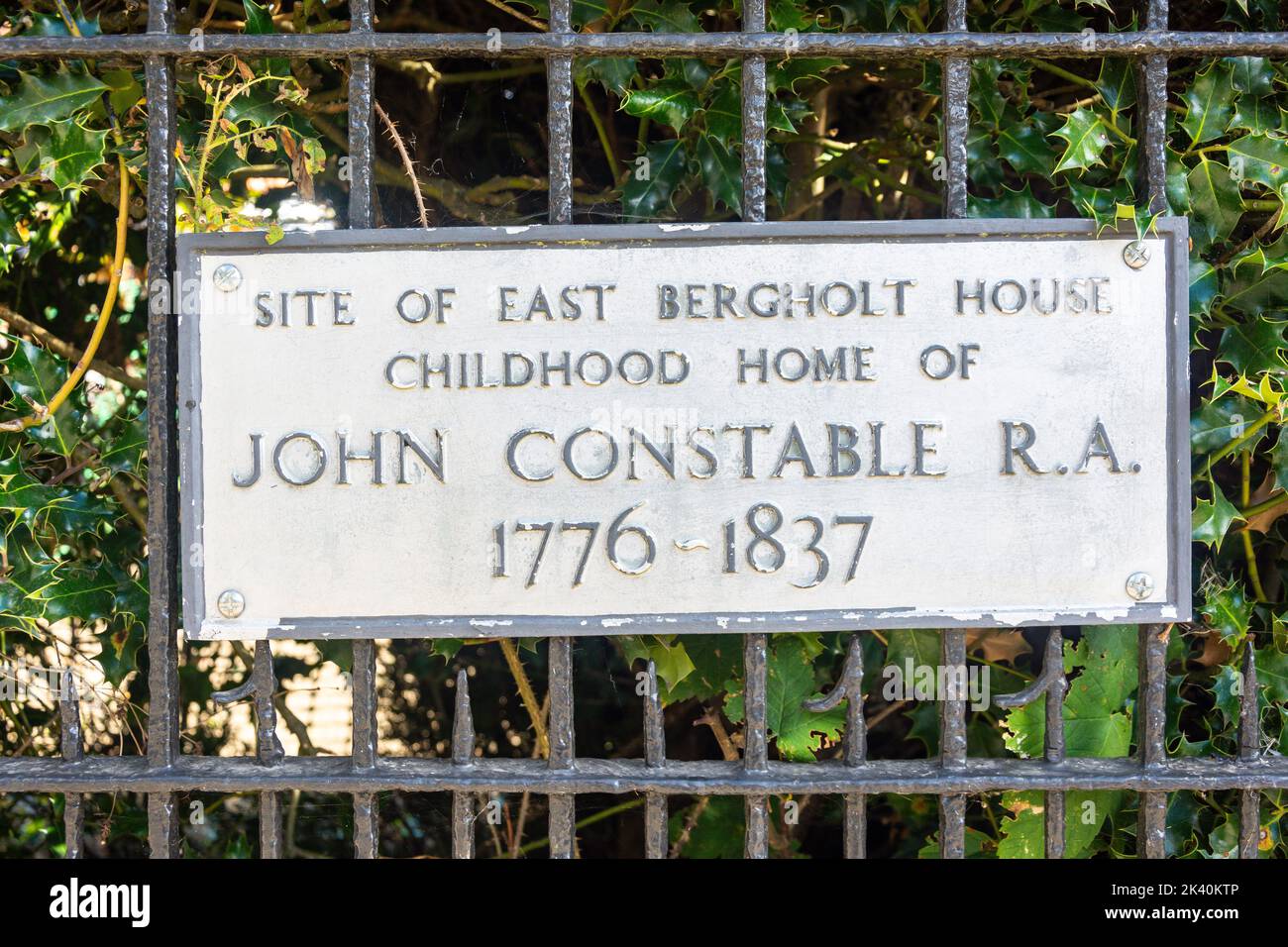 Plaque à l'extérieur de la maison d'enfance de l'artiste John Constable, The Street, East Bergholt, Suffolk, Angleterre, Royaume-Uni Banque D'Images