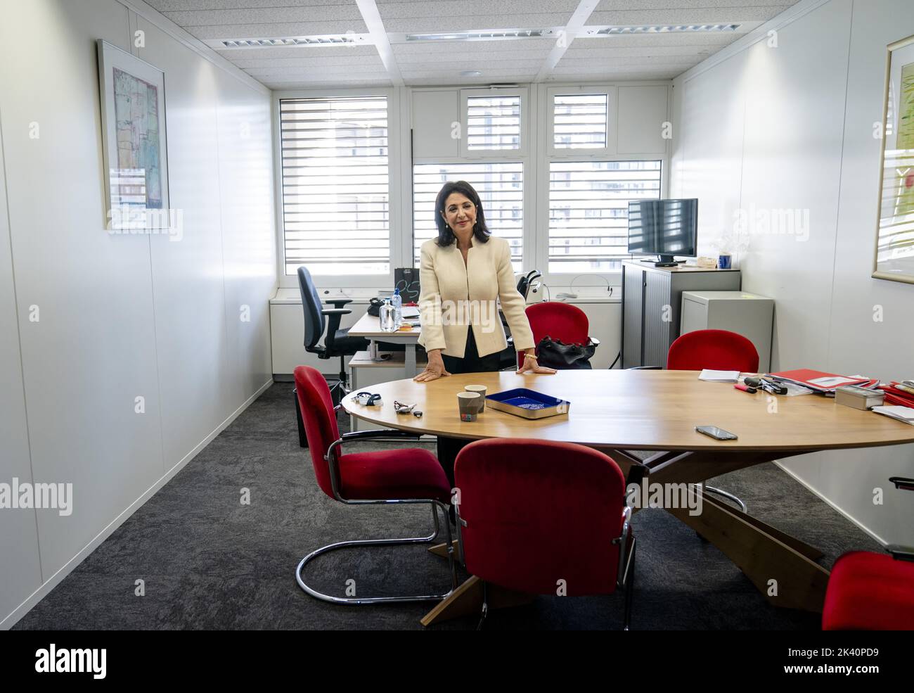 2022-09-29 12:49:42 LA HAYE (ANP) - Khadija ARIB demande des éclaircissements au Président Vera Bergkamp de la Chambre des représentants au sujet d'une enquête externe qui aura lieu sur un comportement transfrontalier possible par le membre PvdA pendant la période où elle était Présidente de la Chambre (2016-2021). ARIB dit qu'il n'en a pas été informé. pays-bas dehors - belgique dehors Banque D'Images