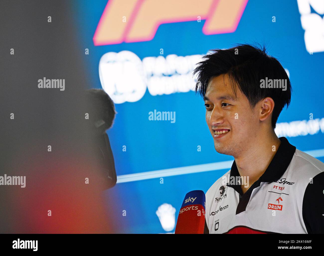 Singapour. 29th septembre 2022. Le pilote chinois d'alfa Romeo, Zhou Guanyu, assiste à une conférence de presse de pré-course de la course nocturne du Grand Prix de Singapour de Formule 1 à Singapour, le 29 septembre 2022. Crédit: Puis Chih Wey/Xinhua/Alay Live News Banque D'Images