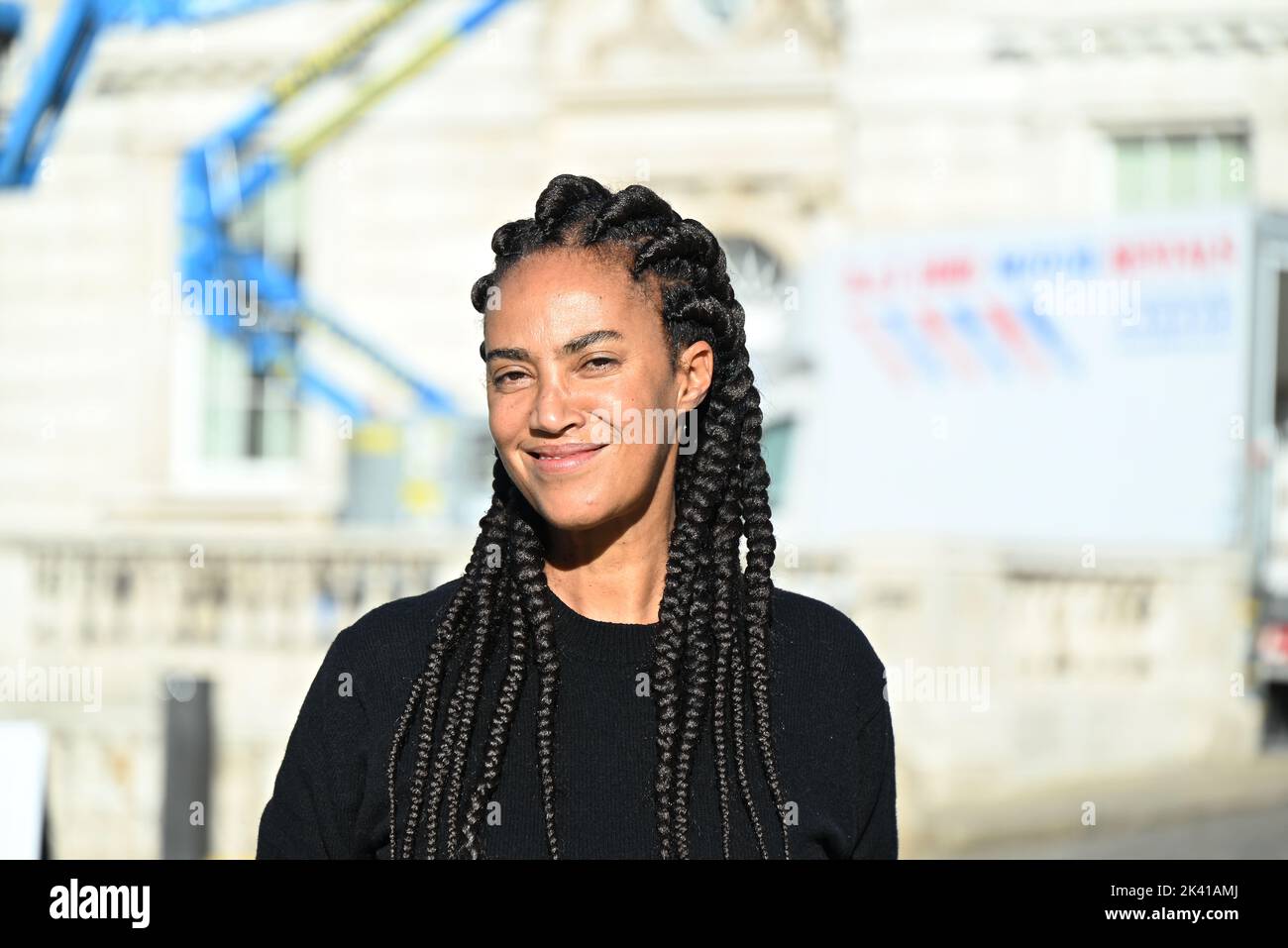 L'artiste interdisciplinaire Grada Kilomba apporte son installation acclamée par la critique O Barco/The Boat à Somerset House cet automne. Présentée au Royaume-Uni pour la première fois , la grande installation et la performance est spécialement présentée par Somerset House à l'occasion du 10th anniversaire de la Foire d'art contemporain africain de 1-54. Grada Kilomba est un artiste transdisciplinaire portugais basé à Berlin dont le travail tire sur la mémoire , traumatisme , genre et post-colonialisme ... Banque D'Images