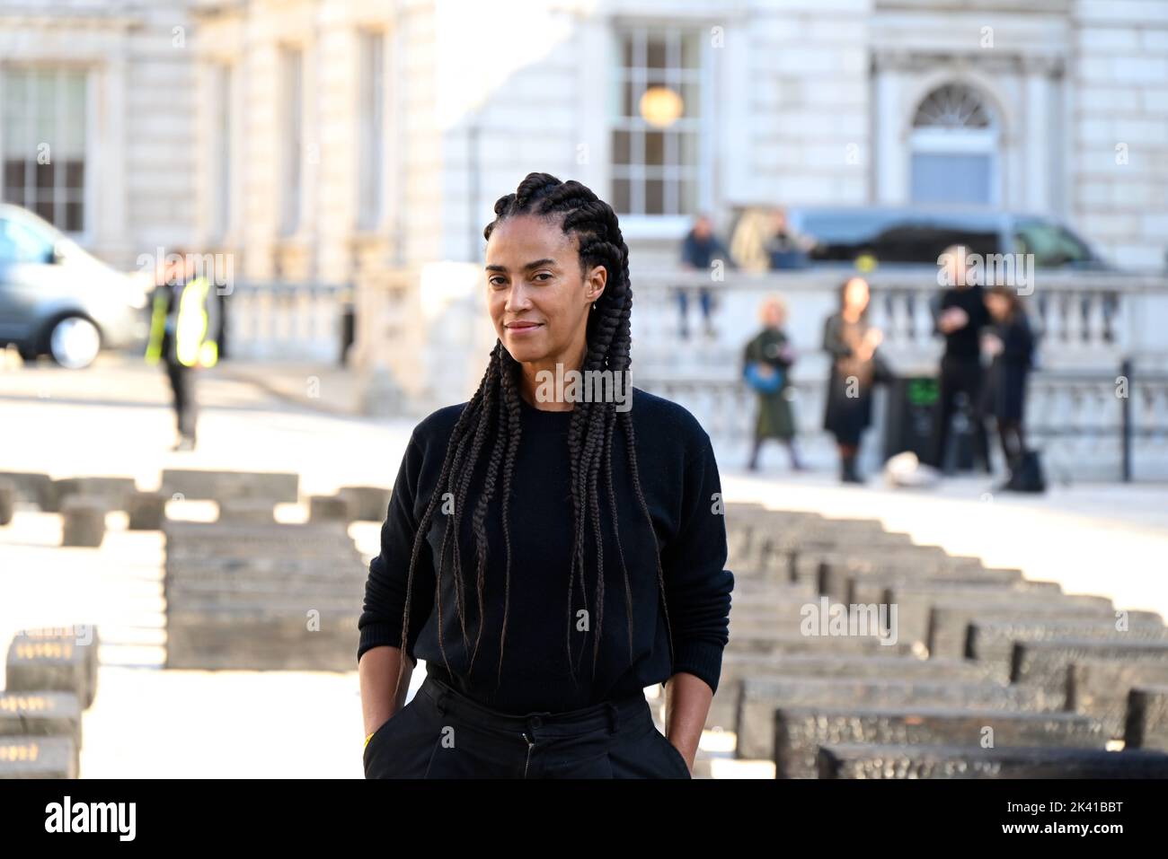 L'artiste interdisciplinaire Grada Kilomba apporte son installation acclamée par la critique O Barco/The Boat à Somerset House cet automne. Présentée au Royaume-Uni pour la première fois , la grande installation et la performance est spécialement présentée par Somerset House à l'occasion du 10th anniversaire de la Foire d'art contemporain africain de 1-54. Grada Kilomba est un artiste transdisciplinaire portugais basé à Berlin dont le travail tire sur la mémoire , traumatisme , genre et post-colonialisme ... Banque D'Images