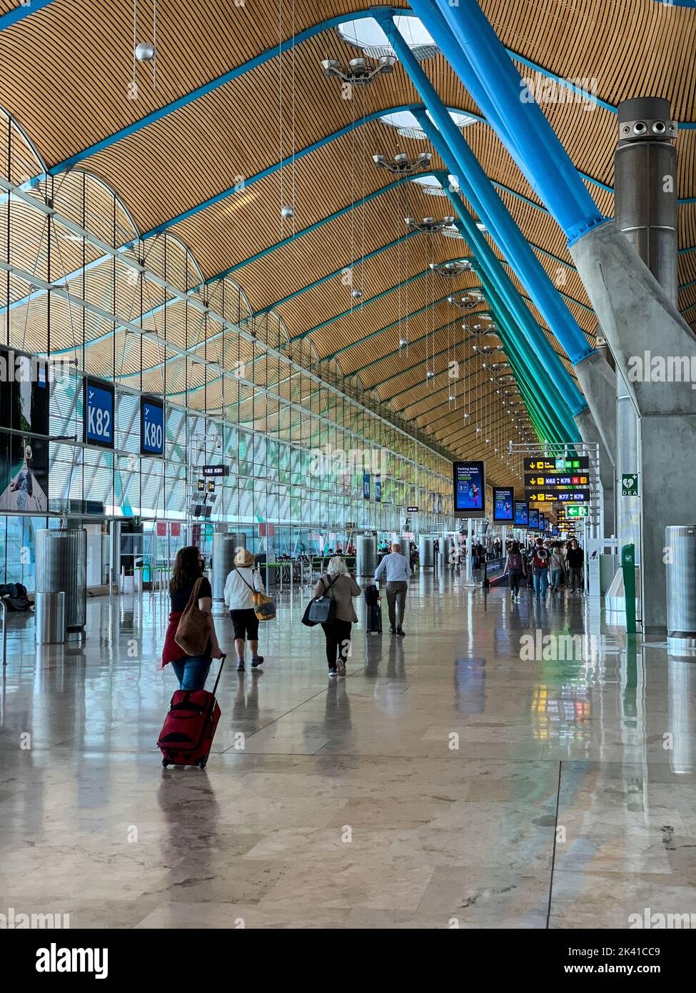 Espagne, Madrid. À l'intérieur du terminal de l'aéroport, arrivées des vols intérieurs. Banque D'Images