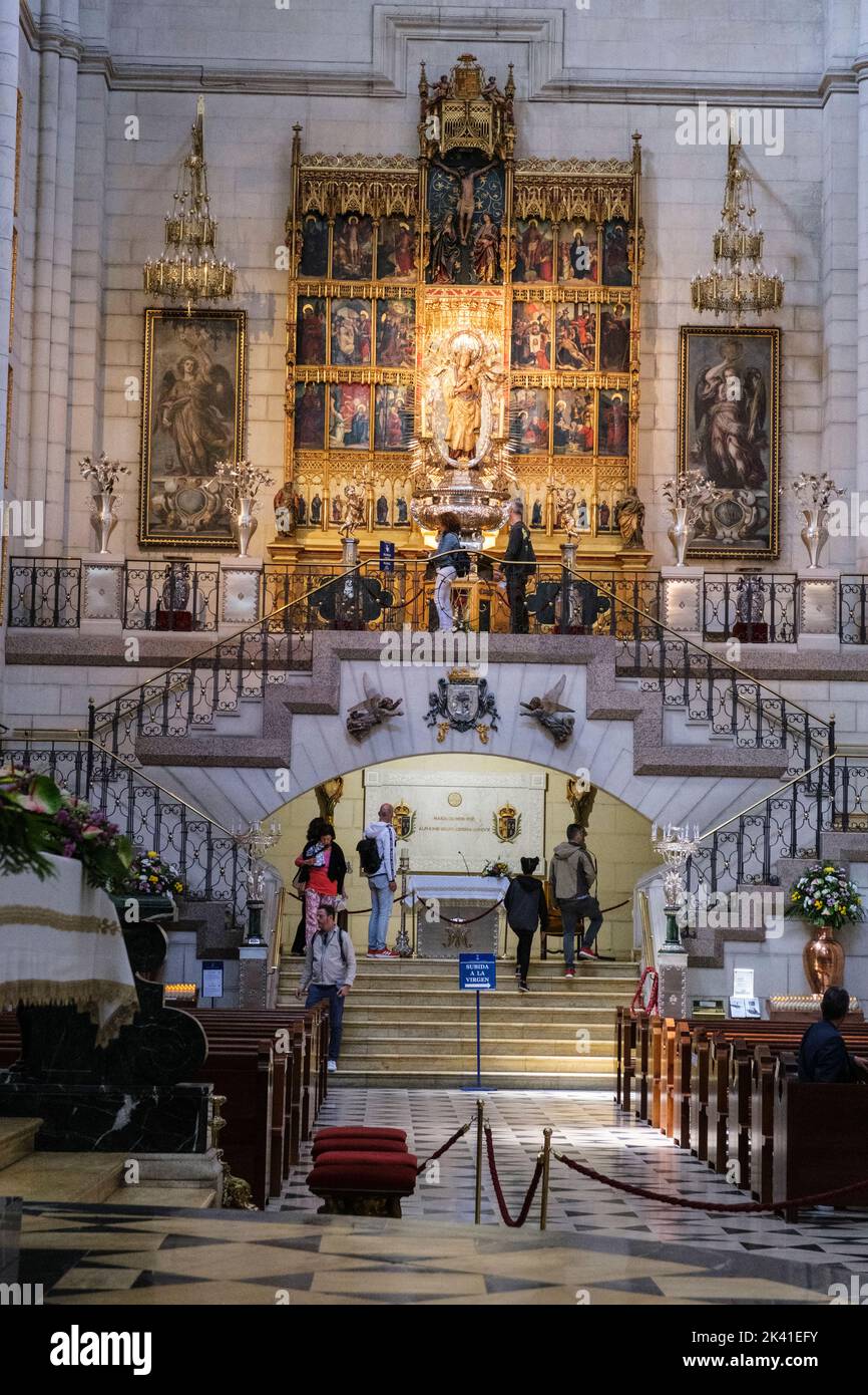 Espagne, Madrid. Cathédrale d'Almudena. Banque D'Images