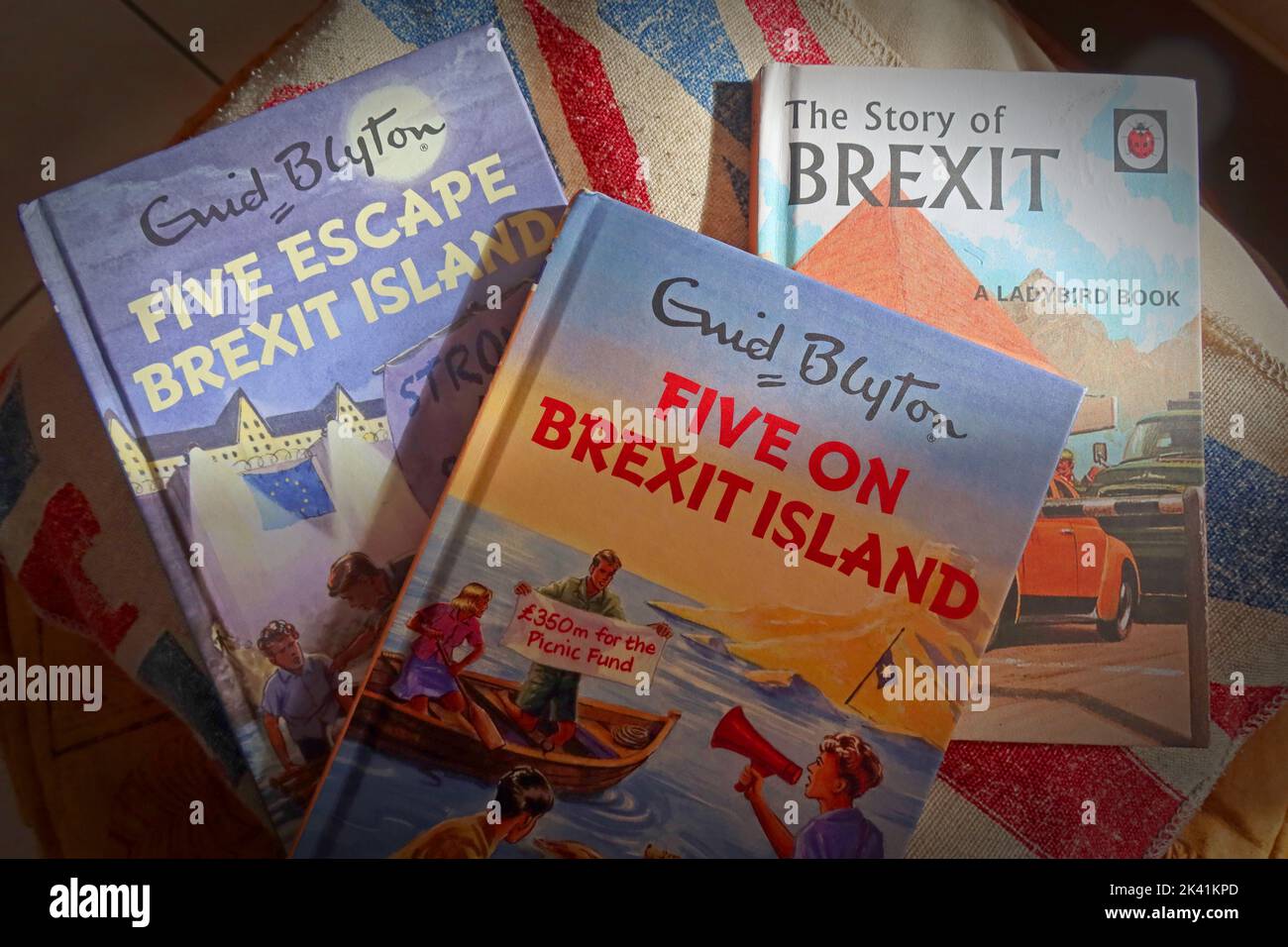 Ouvrages de Bexit, Five Escape Brexit Island, The Story of Brexit, livre de ladybird Banque D'Images