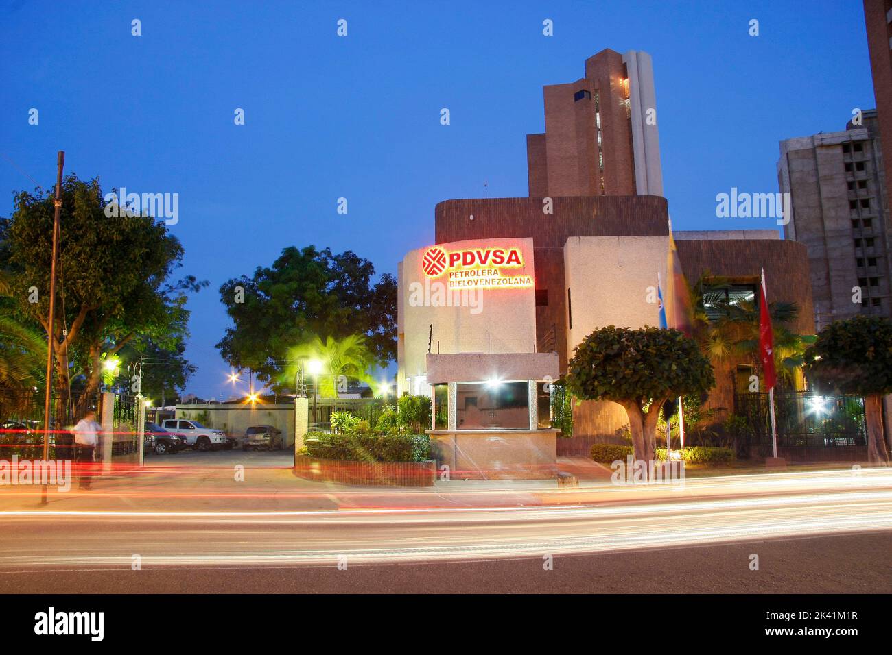 Maracaibo-Vnezuela-02-10-2008- Bâtiment siège de la Compagnie pétrolière d'Etat du Venezuela, est observé la nuit. © JOSE ISAAC BULA URRUTIA. Banque D'Images