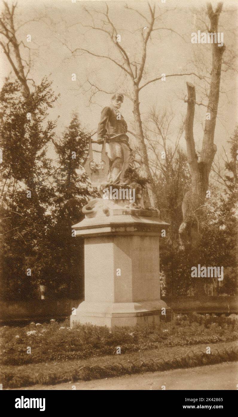 Monument de Victor Hugo dans le parc de la Villa Borghèse, Rome, Italie 1925 Banque D'Images