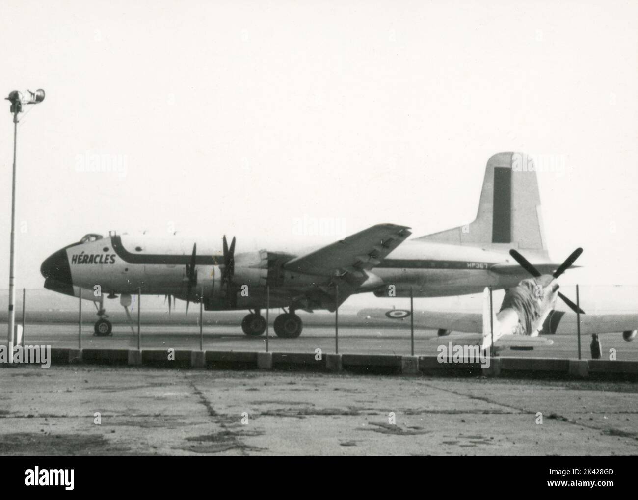 Avion de transport à charge lourde Douglas C-74 Globemaster Heracles, aéroport de Caselle, Turin, Italie 1963 Banque D'Images