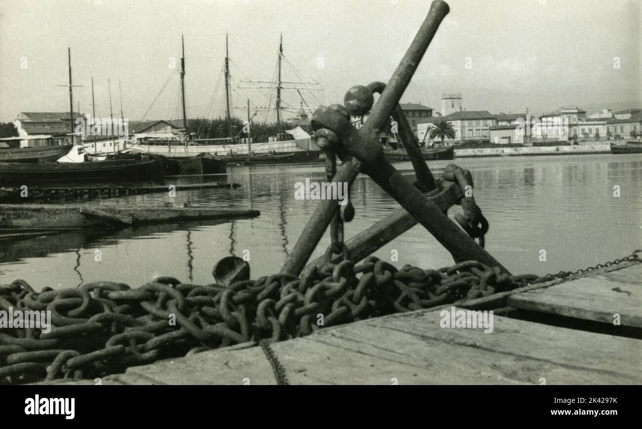 Vue sur les navires amarrés dans l'ancienne Darsena Lucca, Viareggio, Italie 1930s Banque D'Images