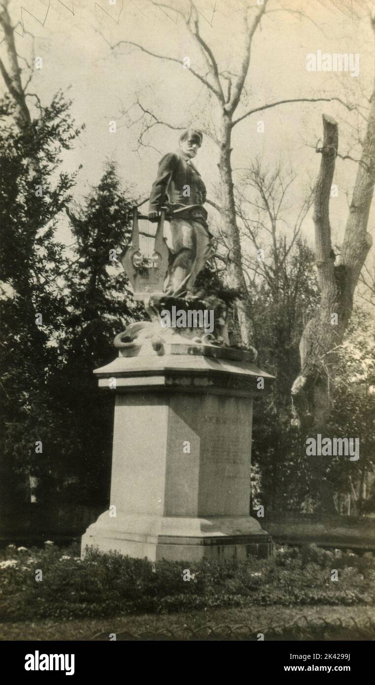 Monument de Victor Hugo dans le parc de la Villa Borghèse, Rome, Italie 1925 Banque D'Images