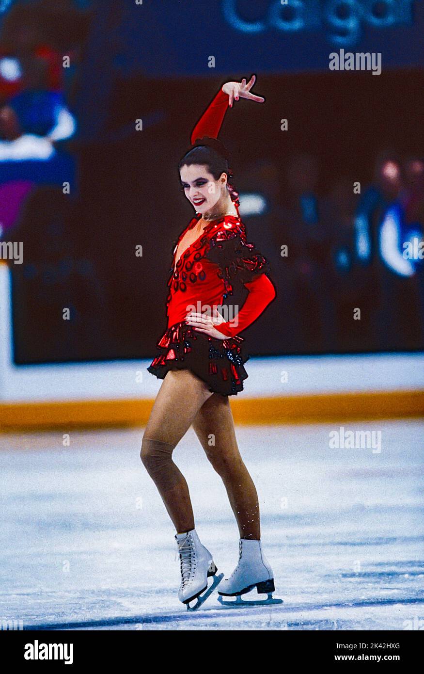 Katarina Witt (GDR) médaillée d'or et championne olympique en compétition sur le skate gratuit de patinage artistique féminin aux Jeux olympiques d'hiver de 1988. Banque D'Images