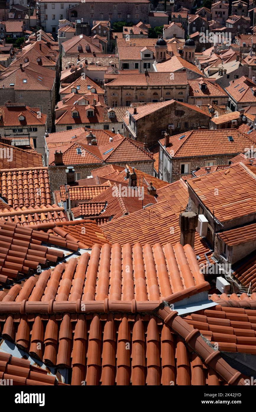 Toits carrelés rouges de la vieille ville de Dubrovnik Croatie Banque D'Images